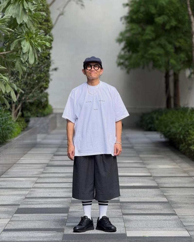 21 Grey Shorts Outfits Image