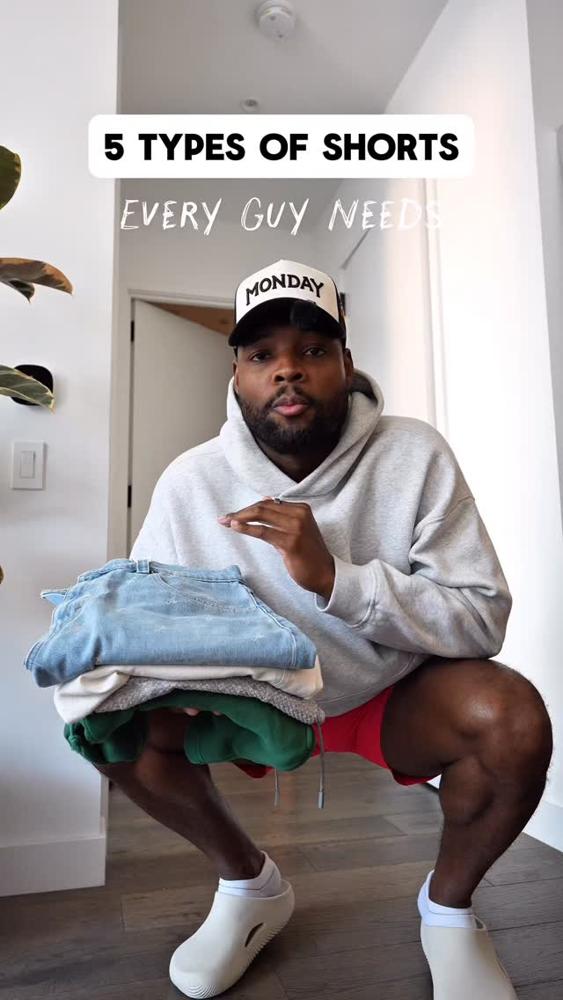 21 Grey Shorts Outfits Image