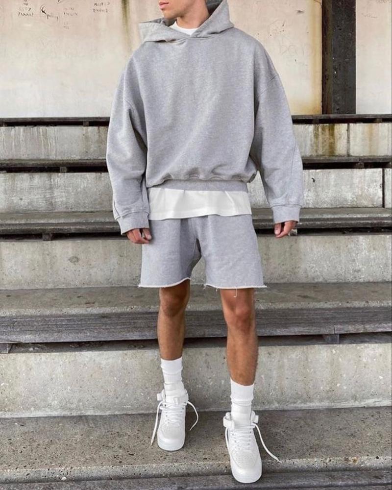 21 Grey Shorts Outfits Image