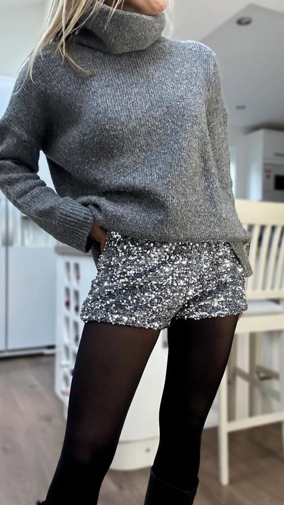 21 Grey Shorts Outfits Image