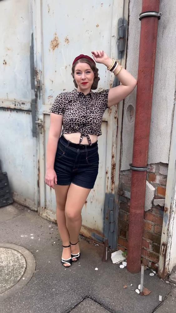 25 Leopard Shorts Outfits Image