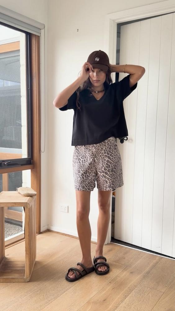 25 Leopard Shorts Outfits Image