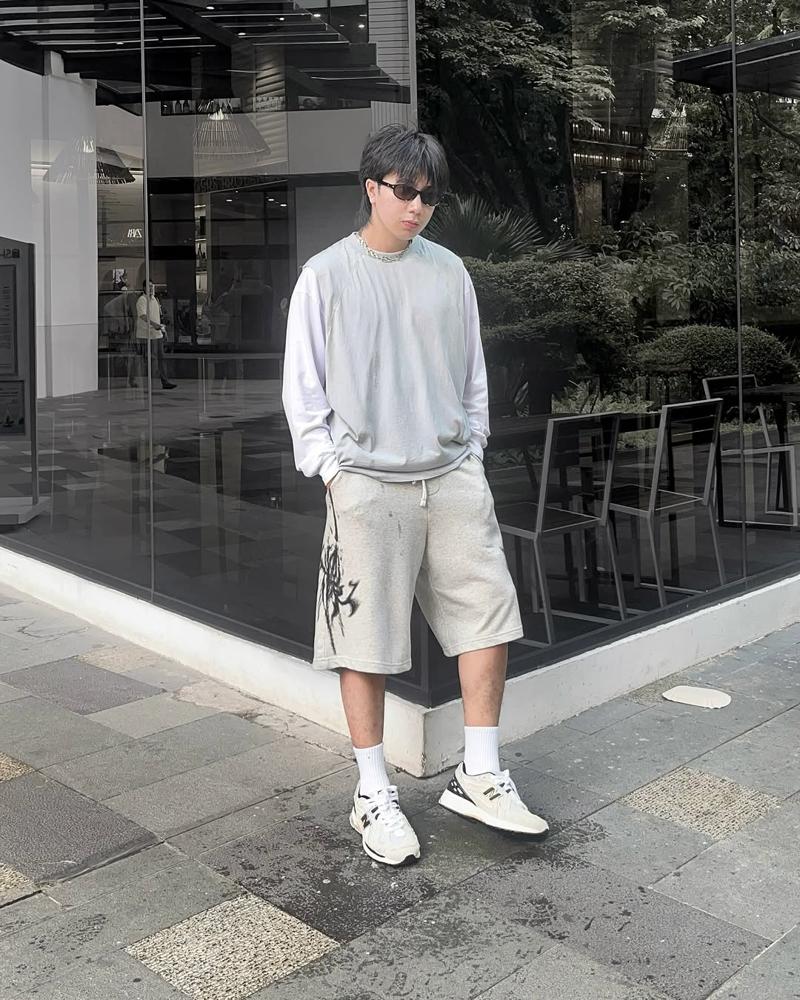 21 Grey Shorts Outfits Image