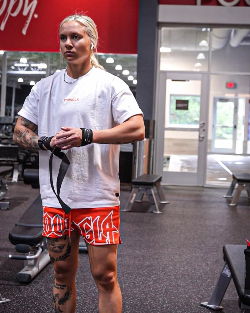 23 Orange Shorts Outfits Image