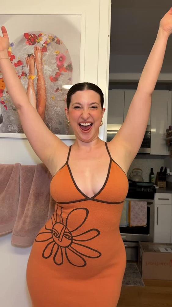 22 Orange Shorts Outfits Curvy Image