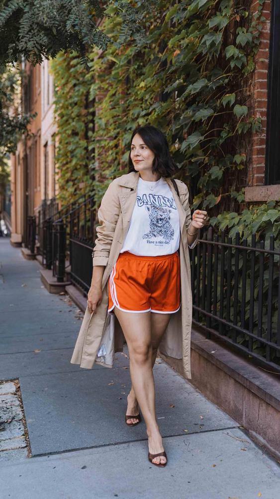 23 Orange Shorts Outfits Image