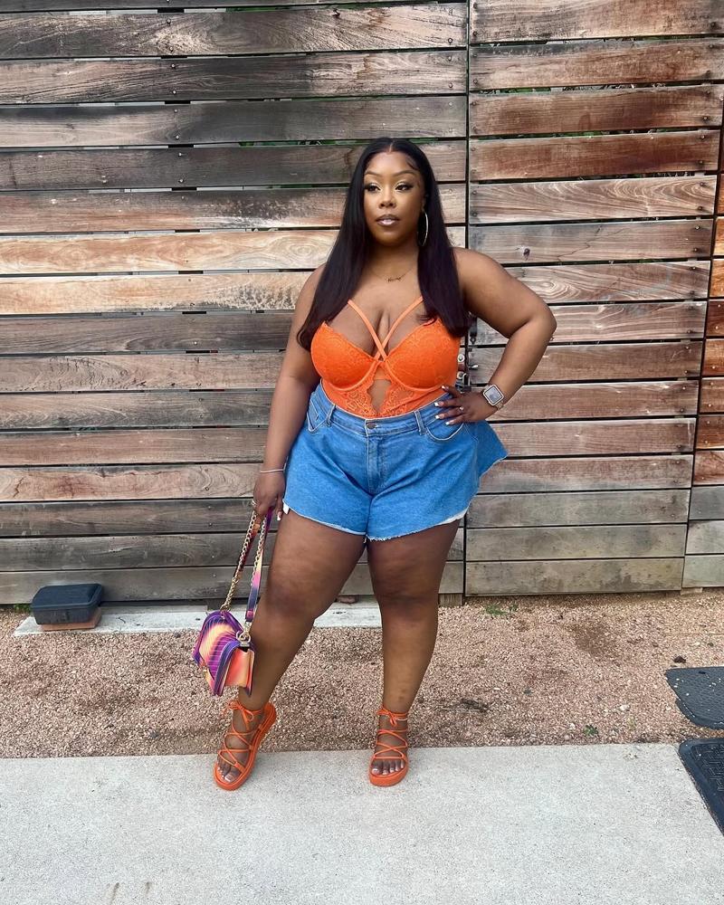 22 Orange Shorts Outfits Curvy Image