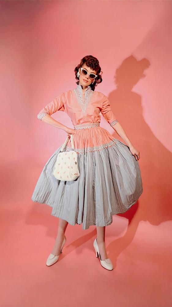 25 Orange Shorts Outfits For 50s Image