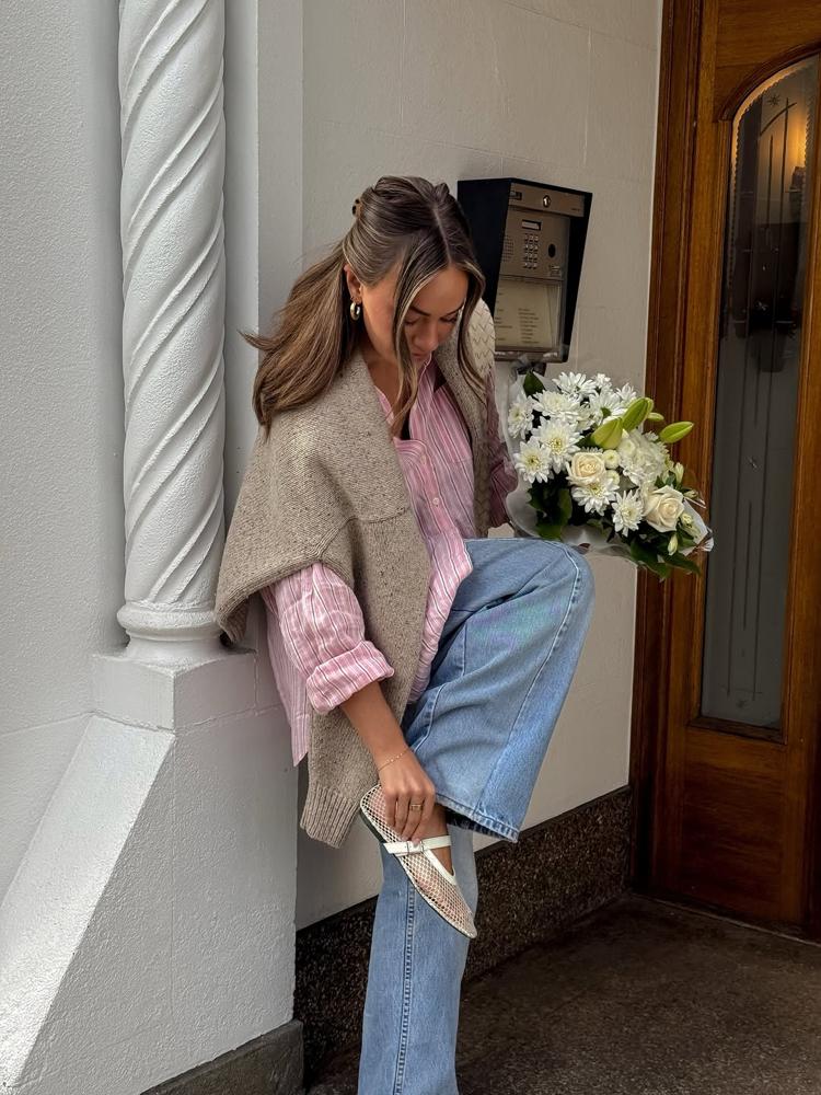 22 Chunky Pink Cardigan Outfits Image