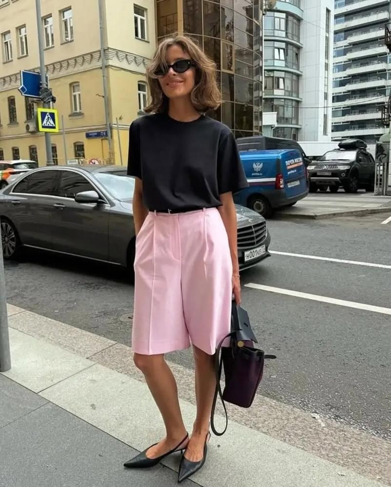 24 Denim Bermuda Shorts Outfits Image