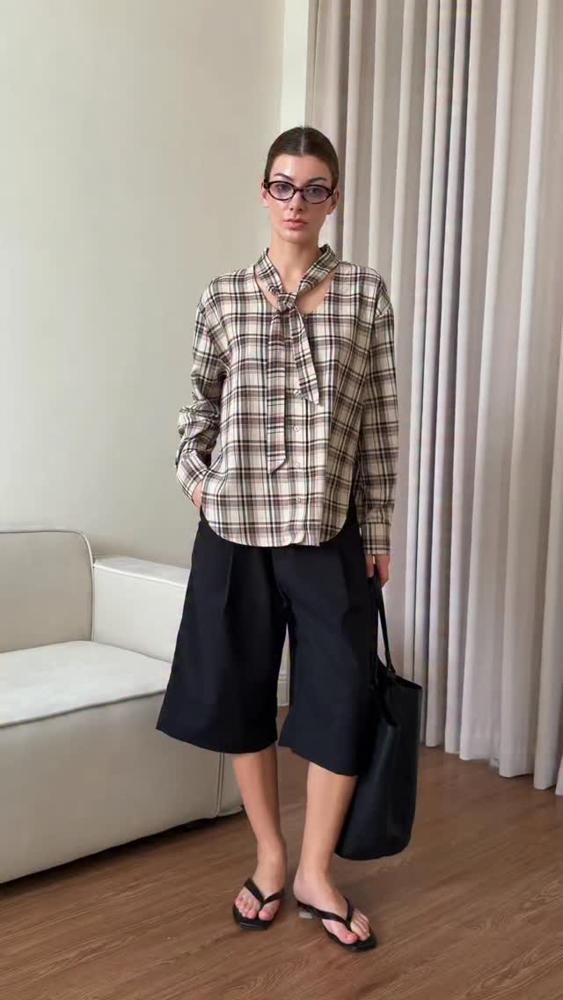 22 Grey Bermuda Shorts Outfits Image