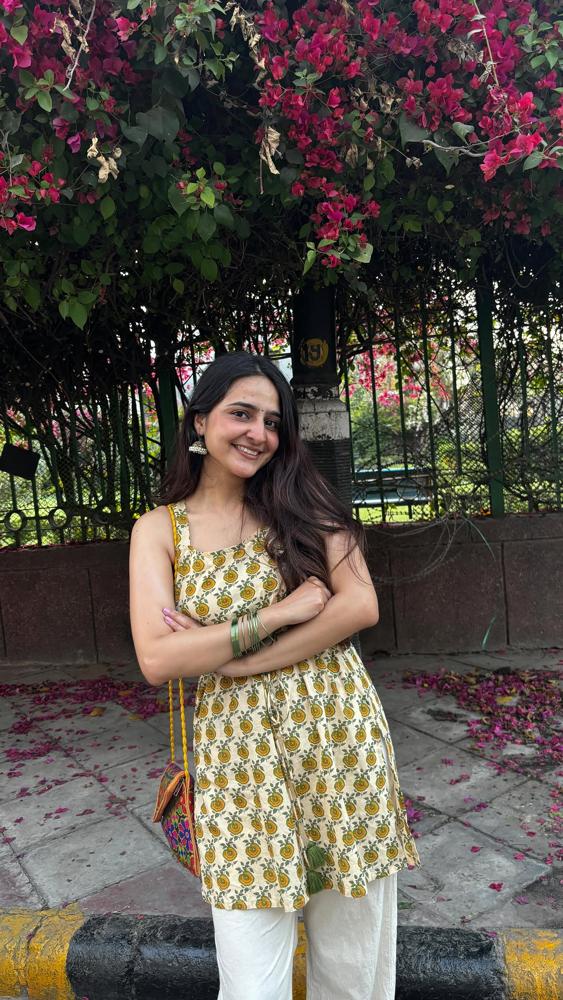 24 Yellow Linen Pants Outfits Image