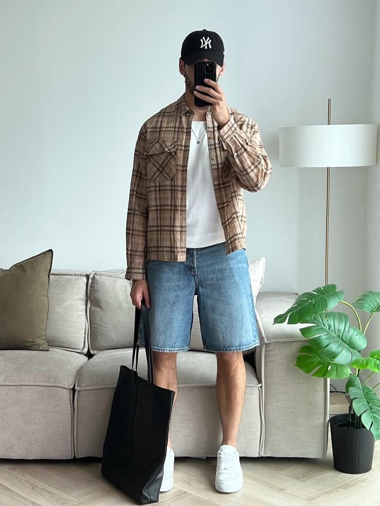 21 Grey Shorts Outfits Image
