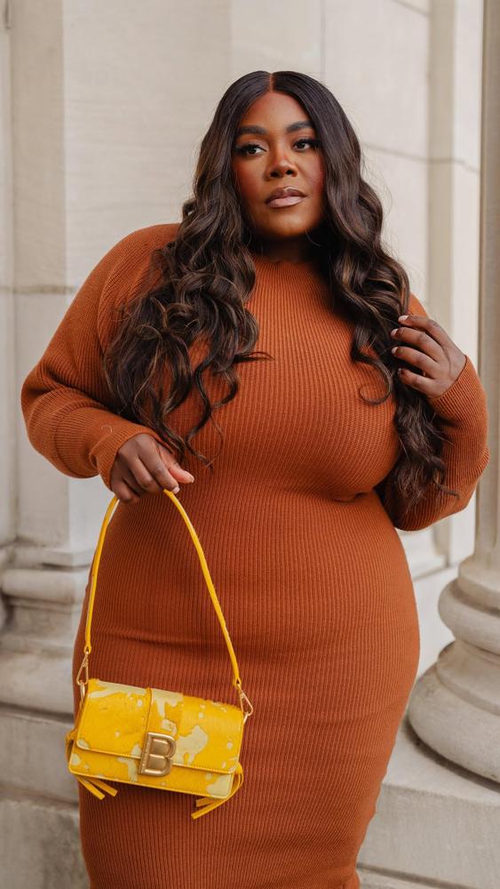 22 Orange Shorts Outfits Curvy Image