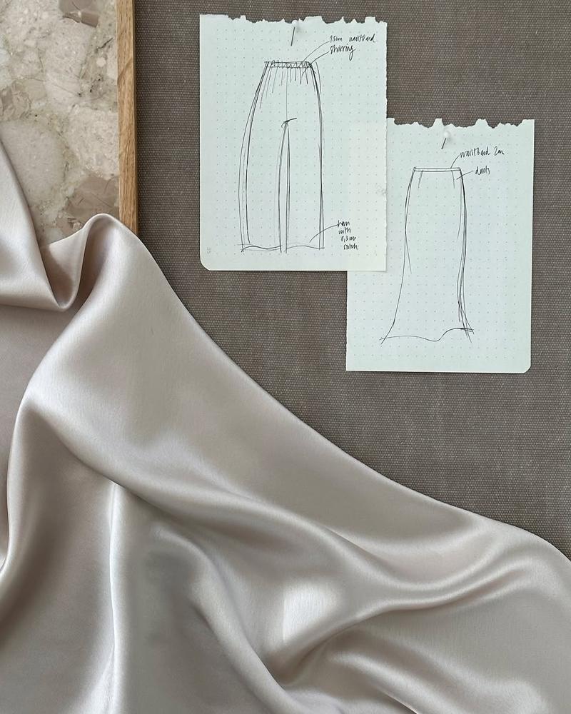 23 White Satin Pants Outfits Image