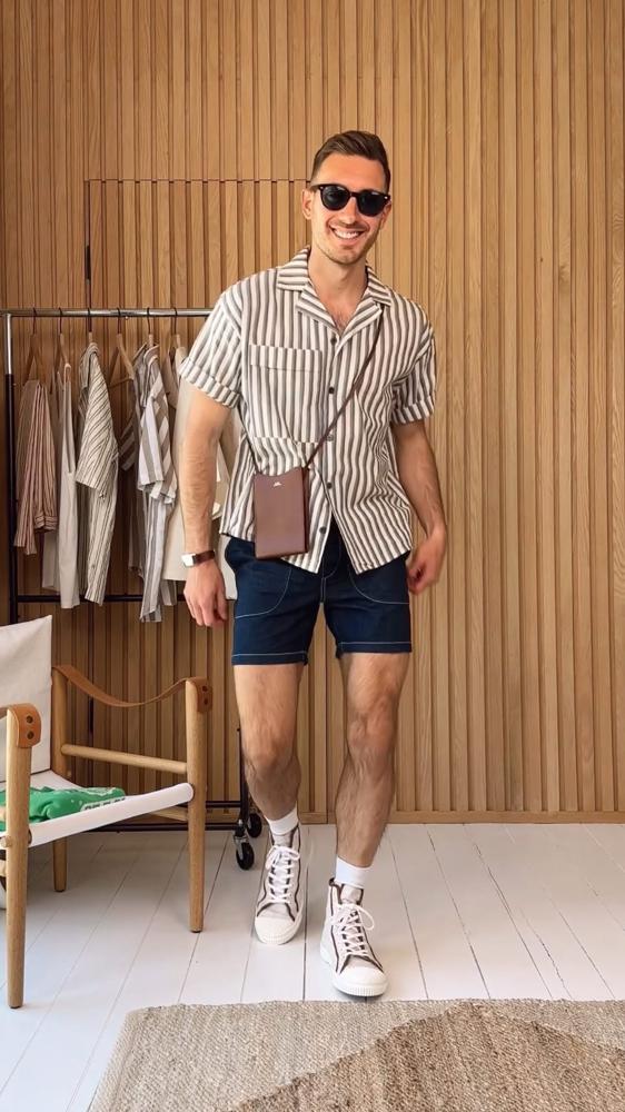 24 Blue Denim Shorts Outfits Image