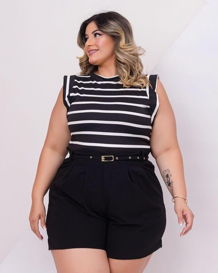 21 White Bermuda Shorts Outfits For Curvy Image