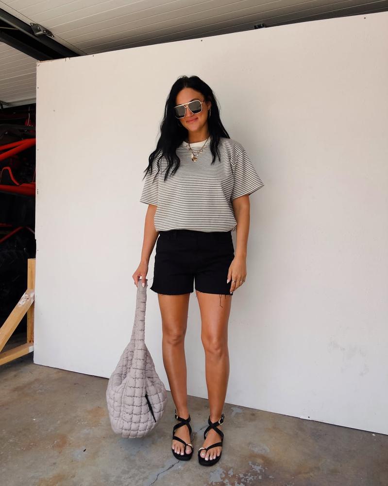 25 Black Denim Shorts Outfits Image