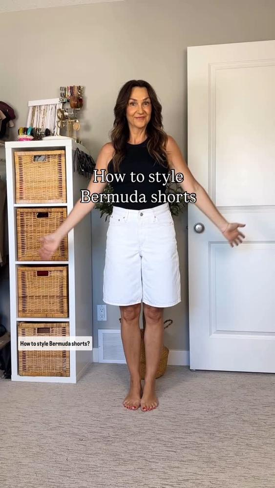 23 Black Bermuda Shorts Outfits Image