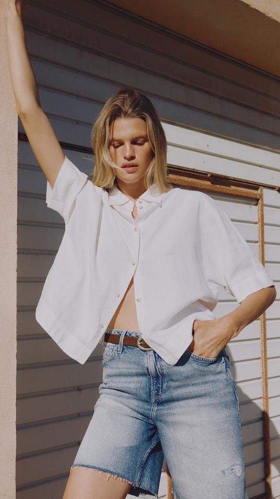 24 Denim Bermuda Shorts Outfits Image