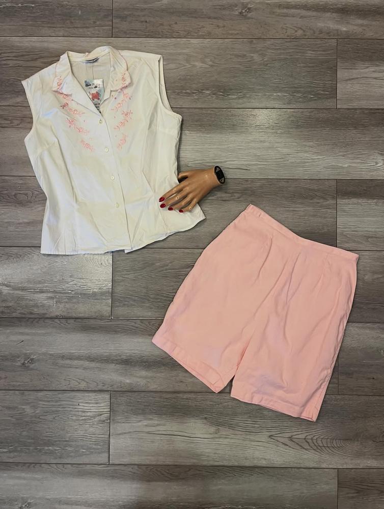 19 Pink Bermuda Shorts Outfits Image