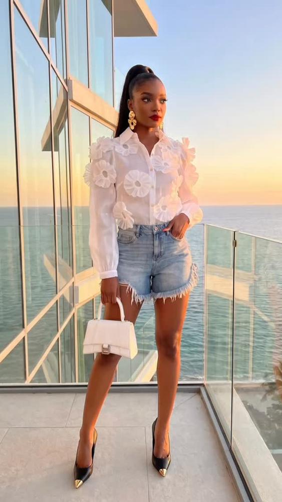 24 Denim Bermuda Shorts Outfits Image