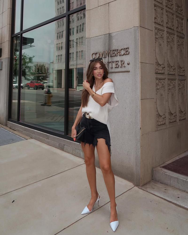 25 Black Denim Shorts Outfits Image