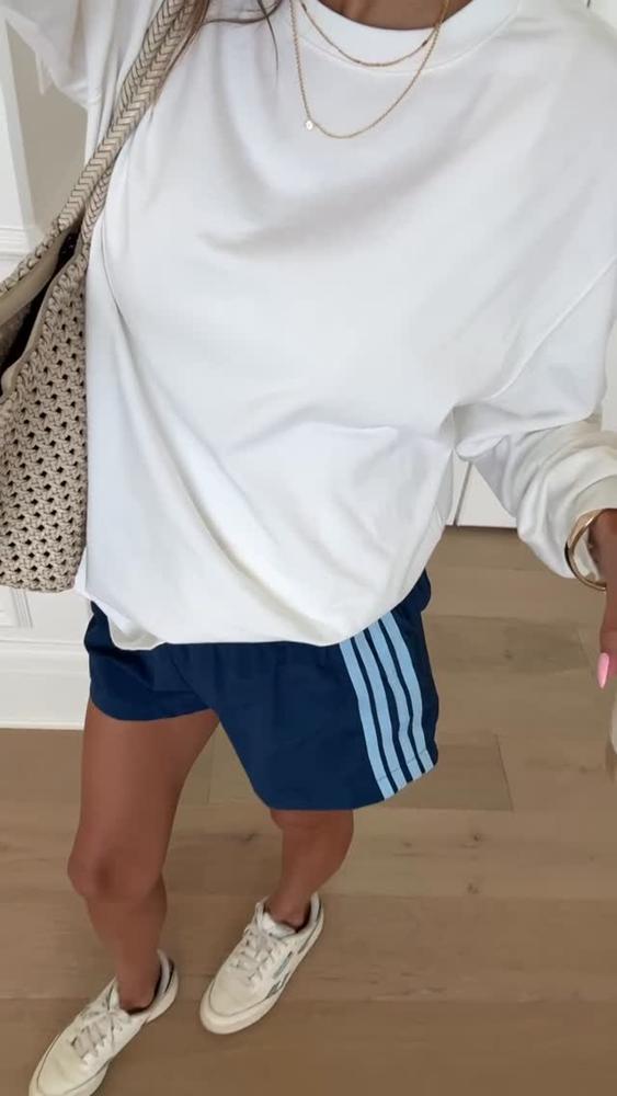 21 Grey Shorts Outfits Image