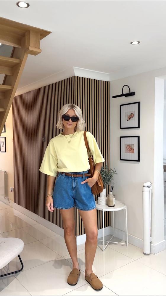 24 Blue Denim Shorts Outfits Image