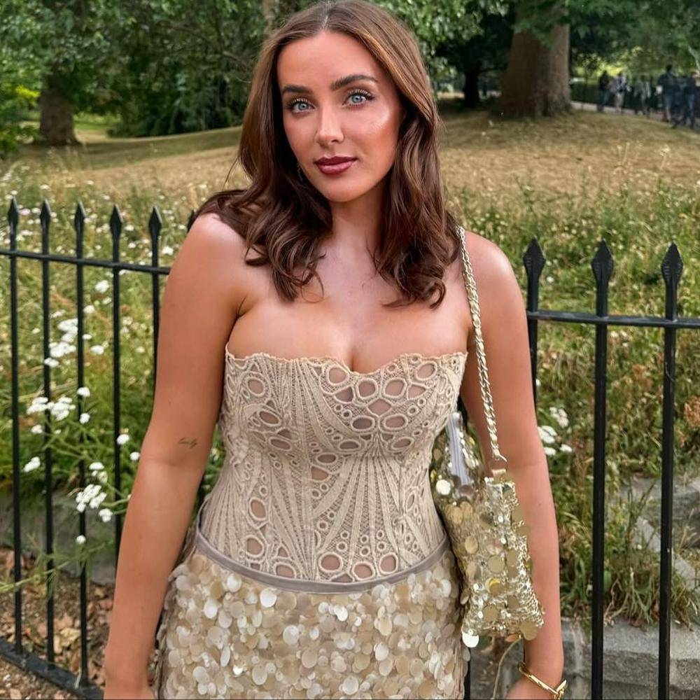26 Satin Lace Paisley Cup Top Outfits Image