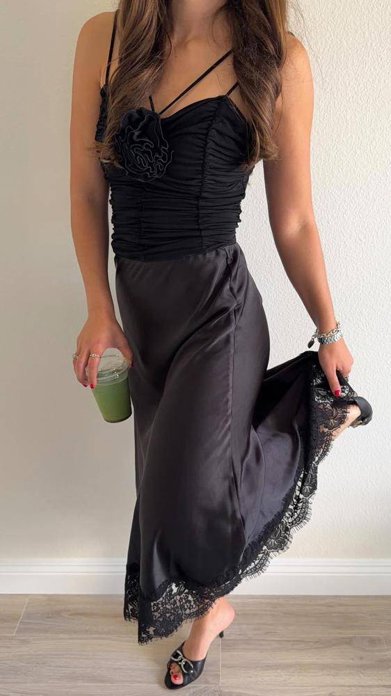 23 Satin Lace Trim Skirt Outfits Image