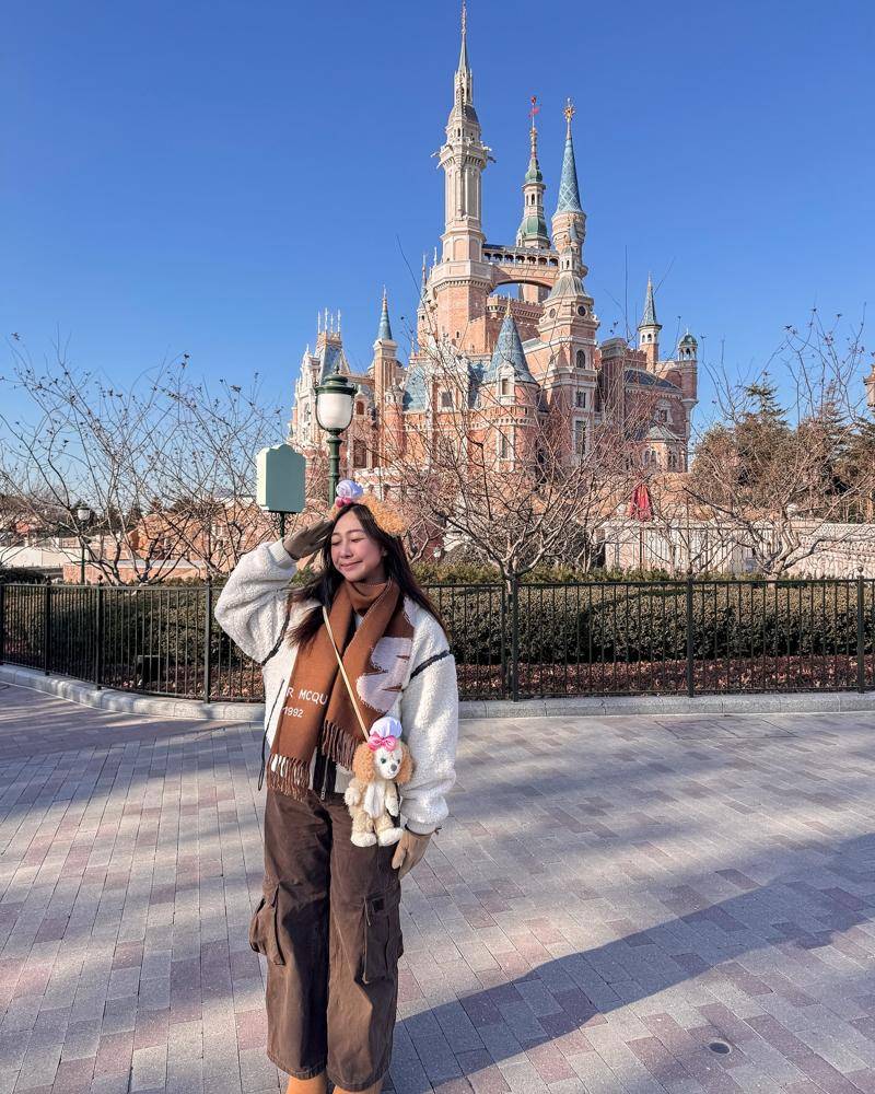 19 Shanghai Disneyland Outfits Image