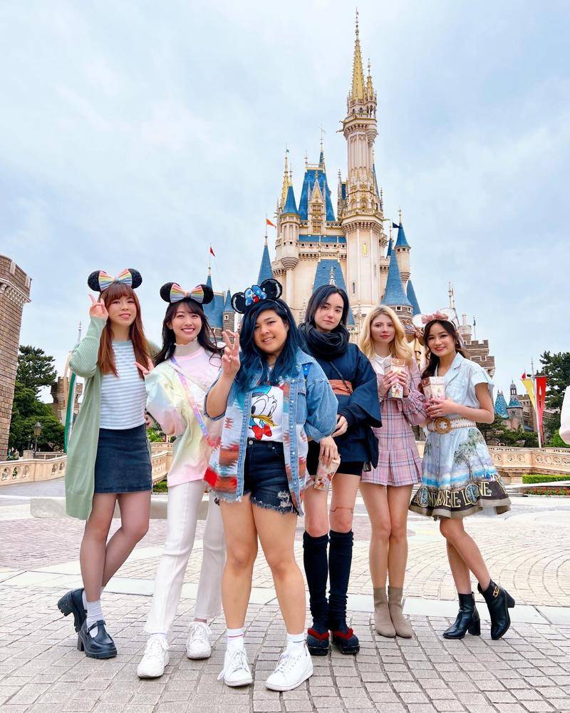 23 Tokyo Disneyland Outfits Image