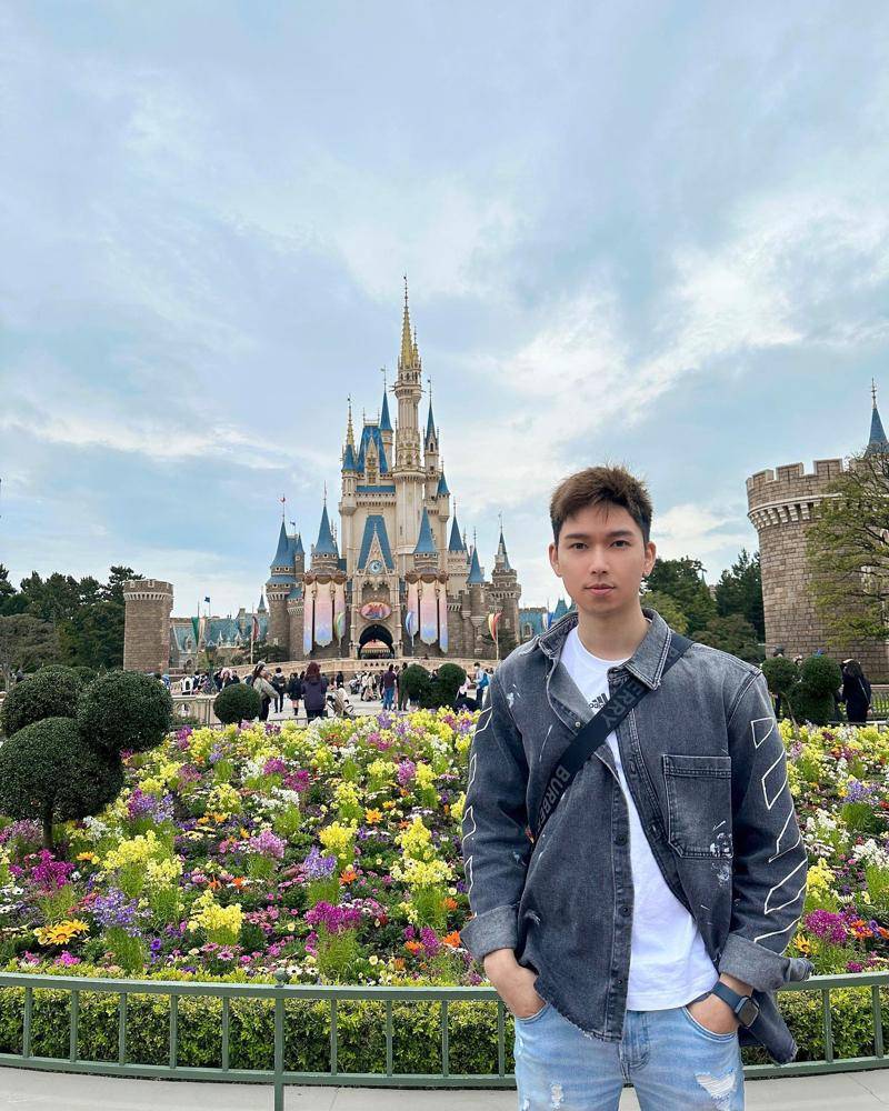 23 Tokyo Disneyland Outfits Image