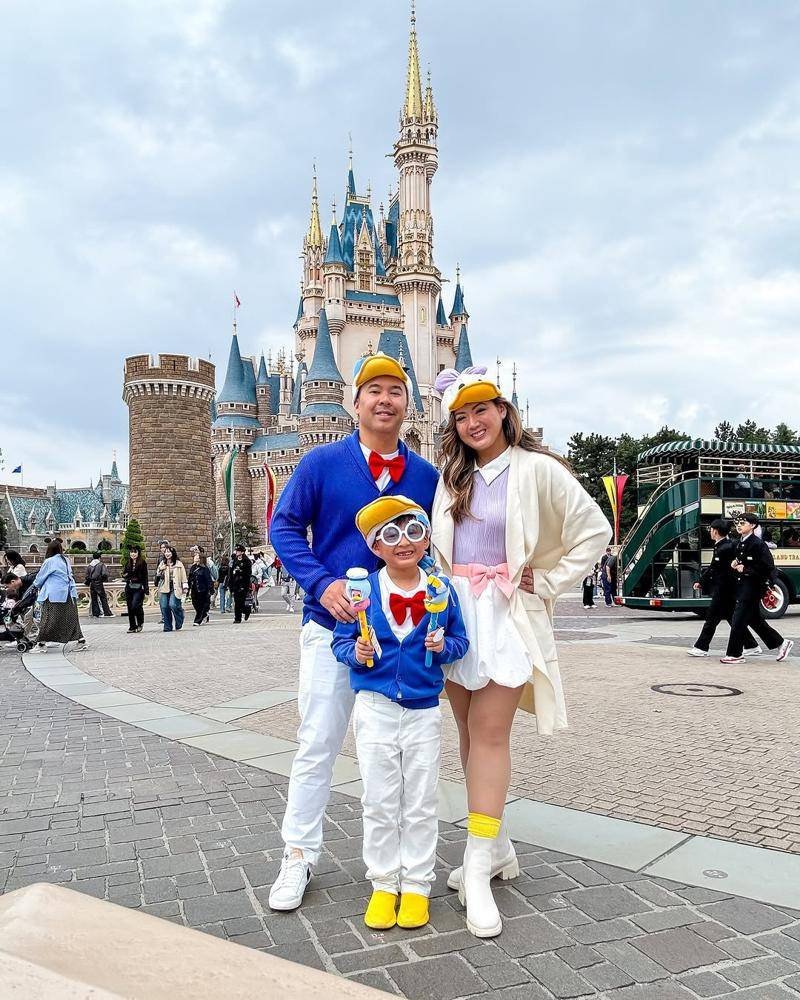 23 Tokyo Disneyland Outfits Image