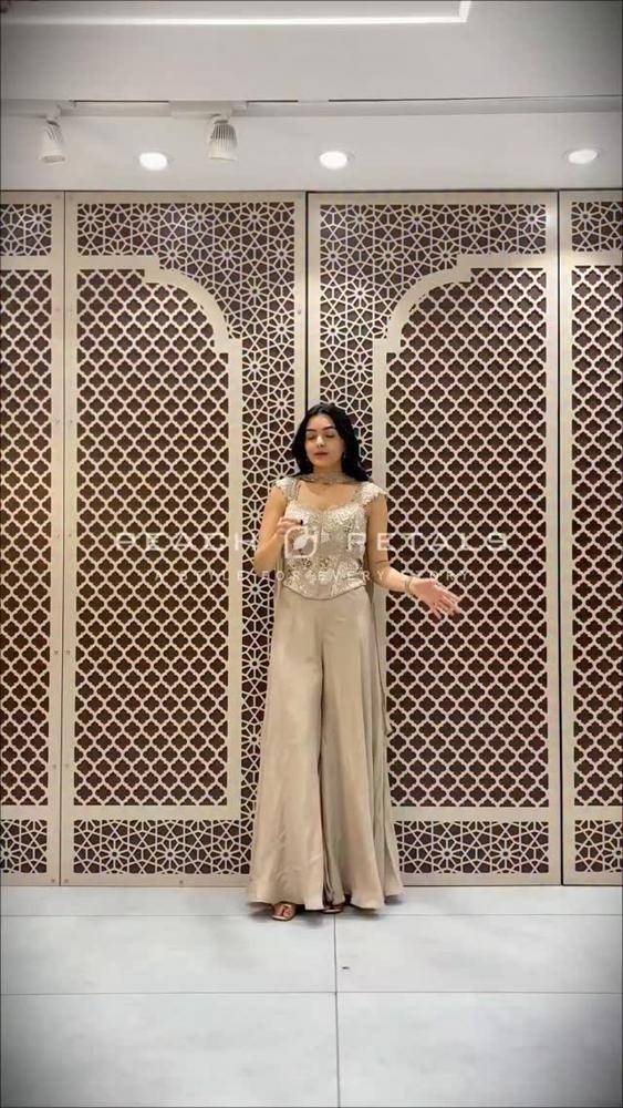 26 Satin Lace Paisley Cup Top Outfits Image
