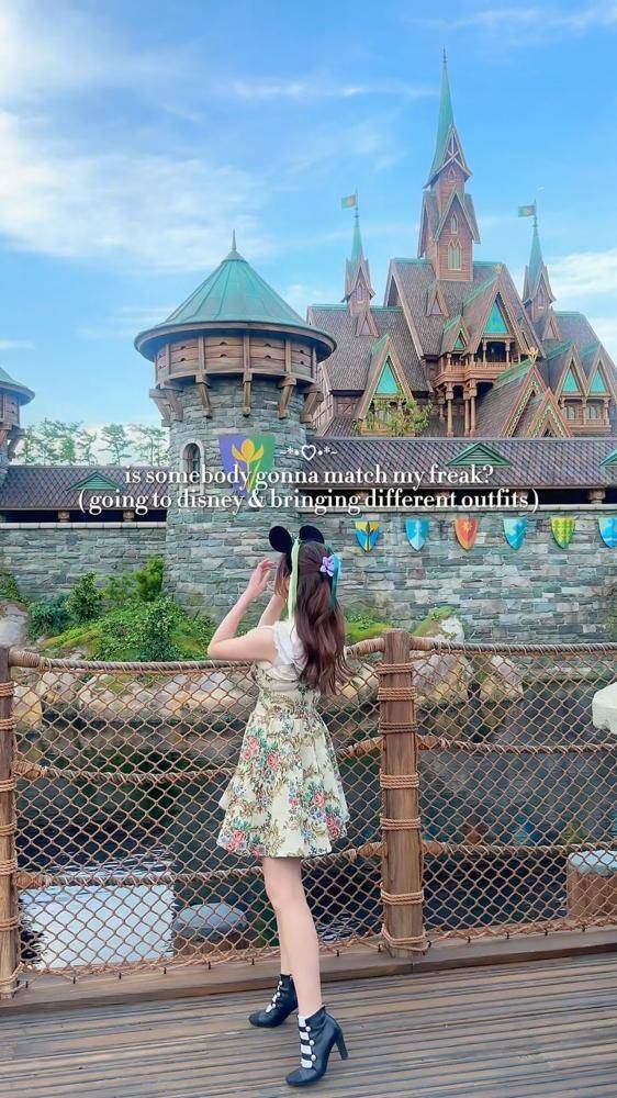 23 Tokyo Disneyland Outfits Image