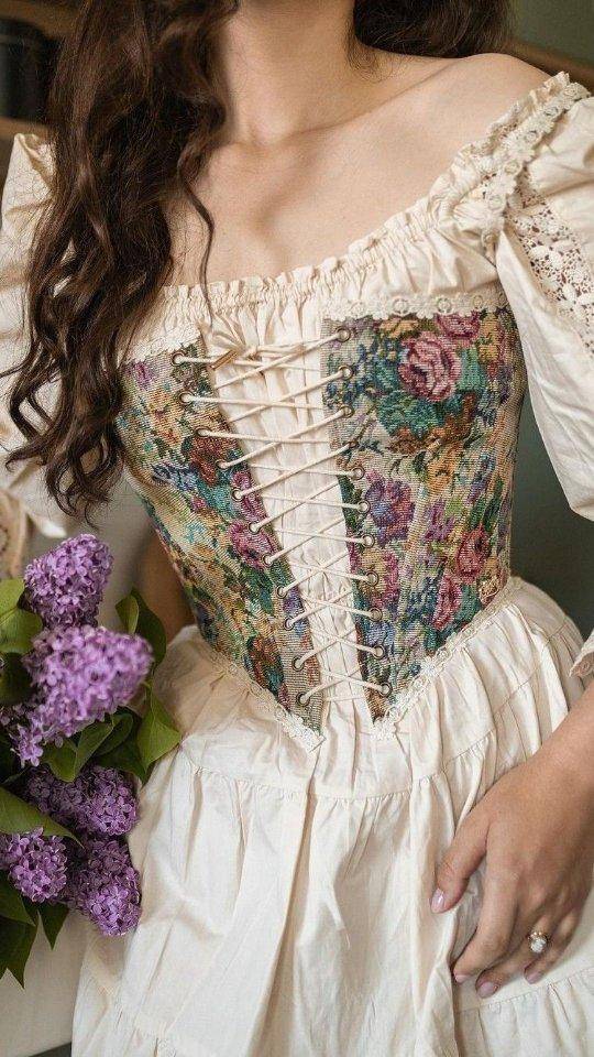 26 Satin Lace Paisley Cup Top Outfits Image