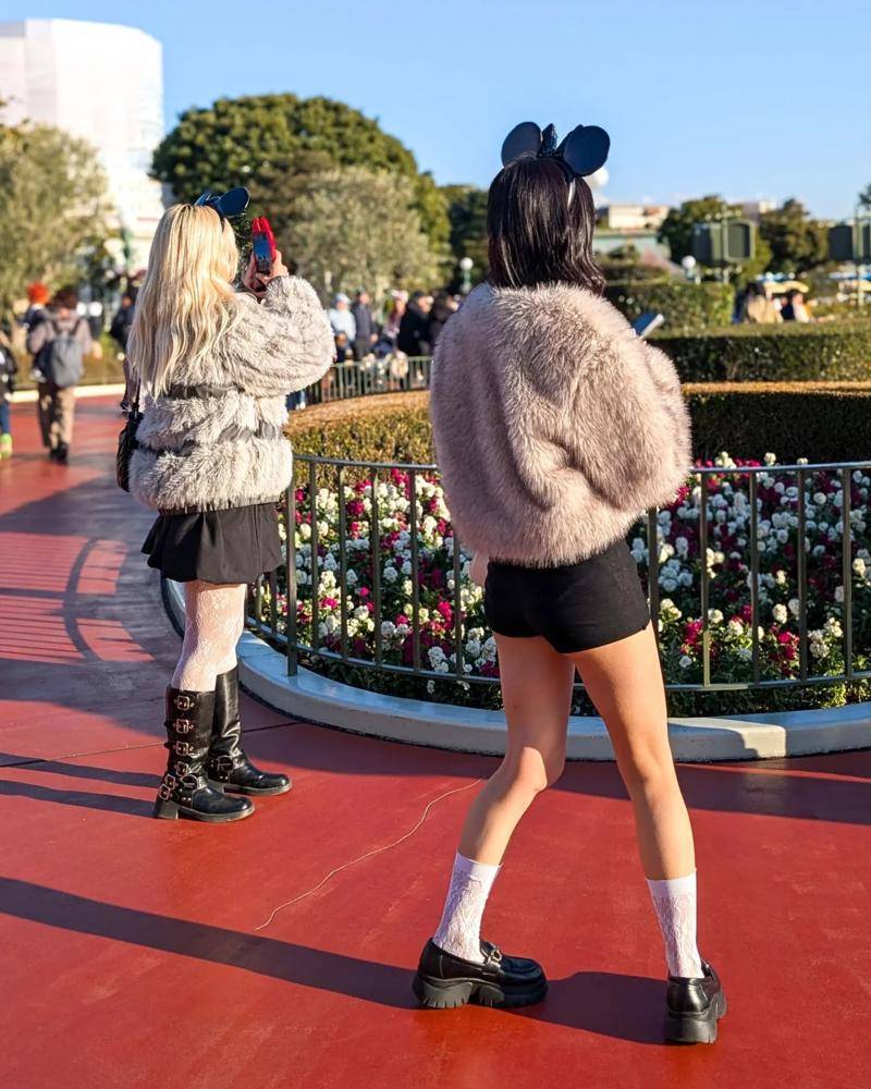 23 Tokyo Disneyland Outfits Image