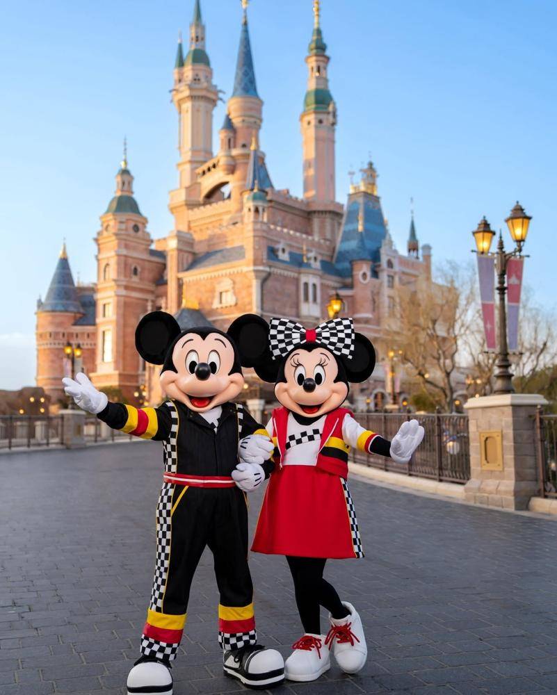 19 Shanghai Disneyland Outfits Image