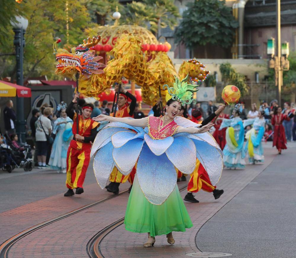 24 Mulan Shanghai Disneyland Outfits Image