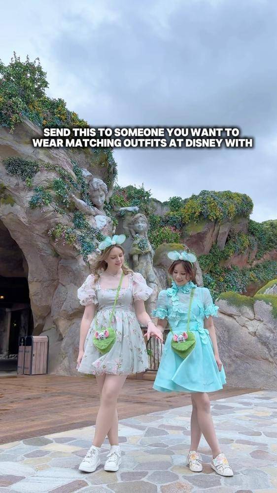 23 Tokyo Disneyland Outfits Image