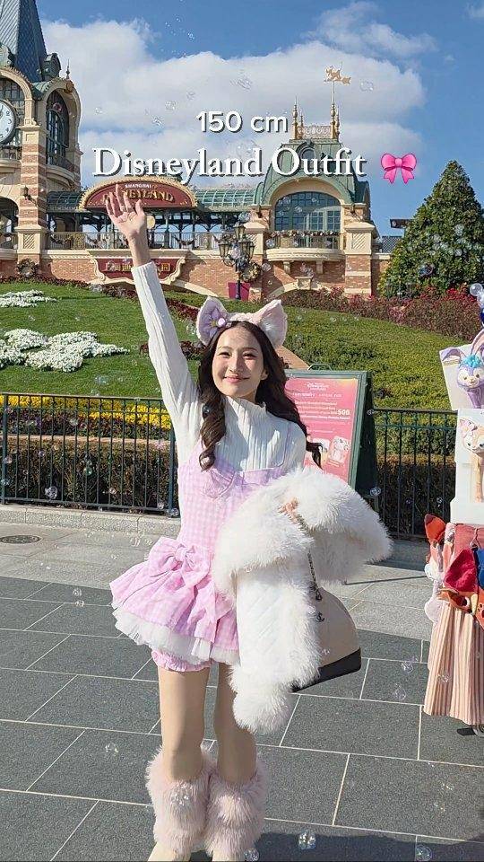 19 Shanghai Disneyland Outfits Image