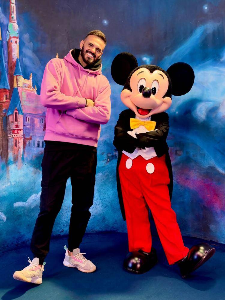 19 Shanghai Disneyland Outfits Image