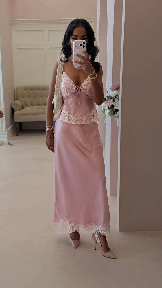 23 Satin Lace Trim Skirt Outfits Image