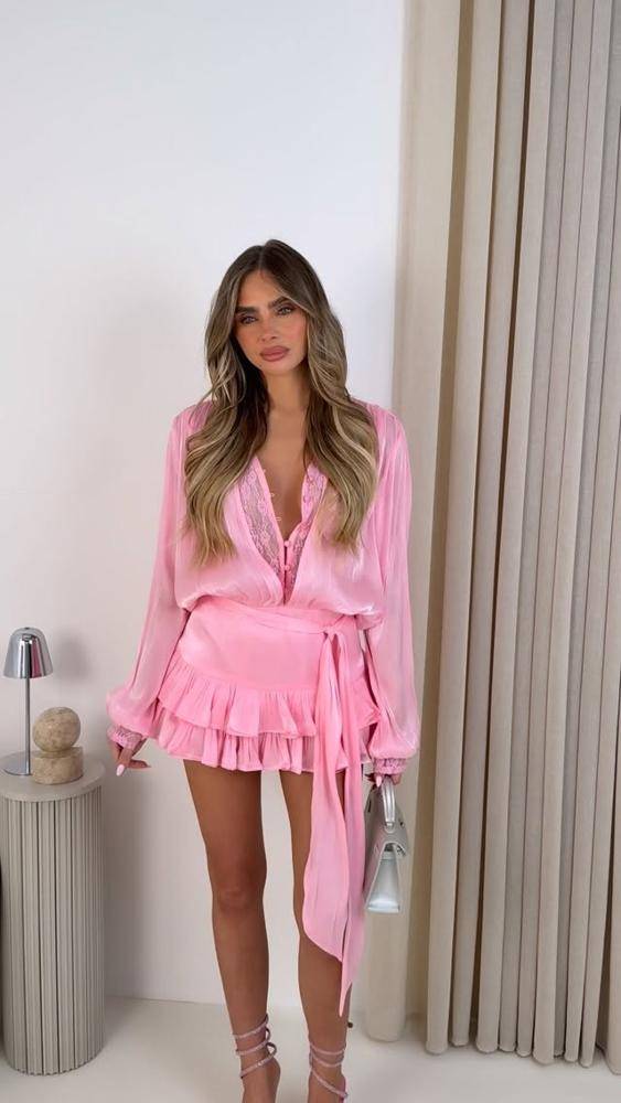 26 Satin Lace Paisley Cup Top Outfits Image