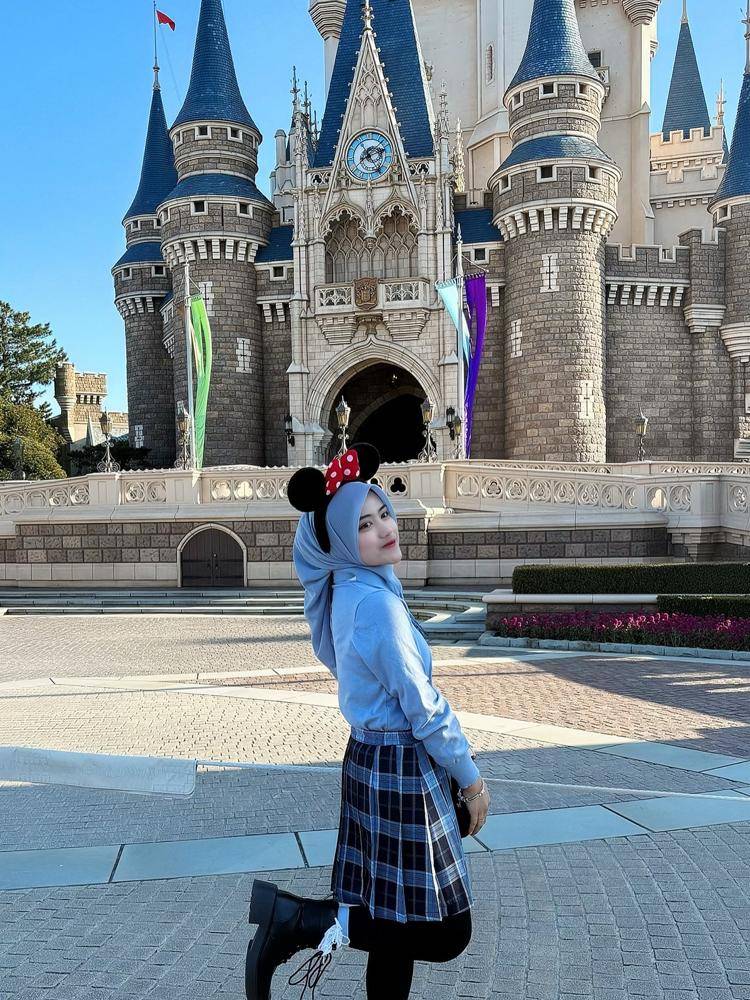 23 Tokyo Disneyland Outfits Image