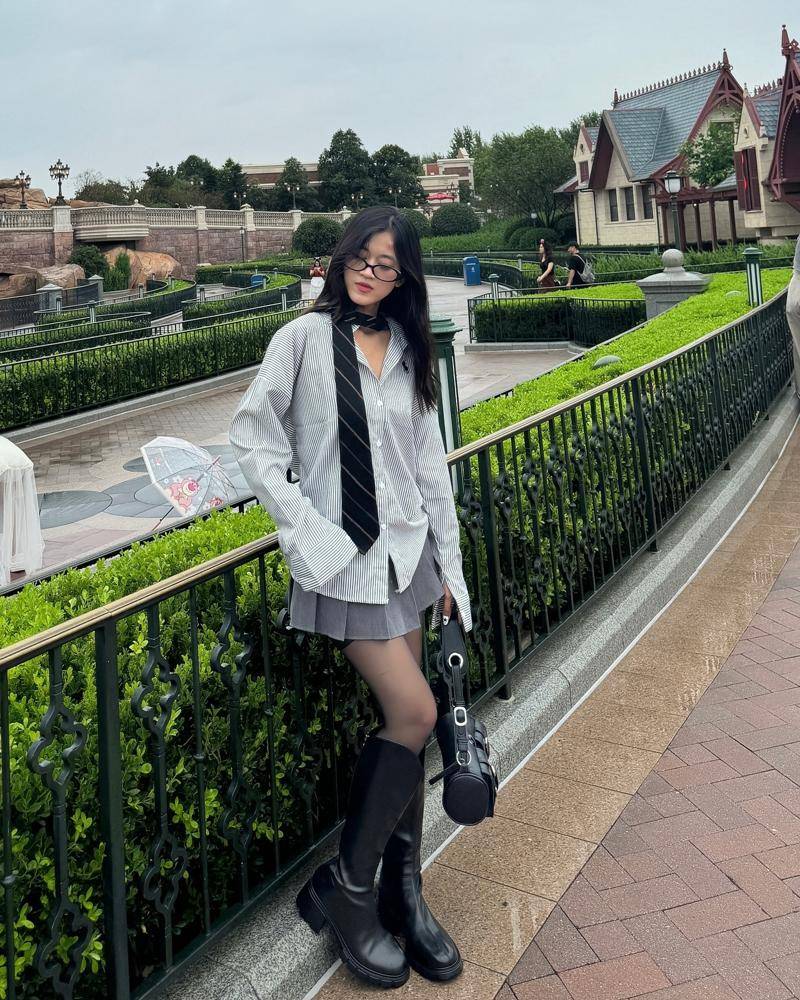 19 Shanghai Disneyland Outfits Image