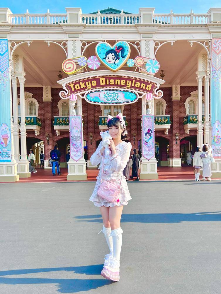 23 Tokyo Disneyland Outfits Image