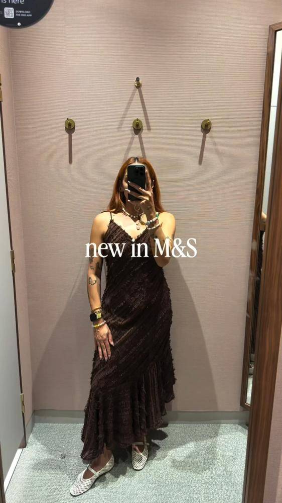 26 Satin Lace Paisley Cup Top Outfits Image